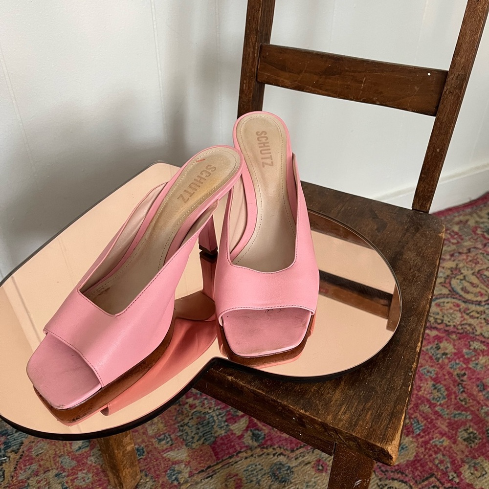 Schutz Kitten Heel